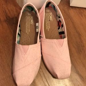 Toms slip on shoes light pink
